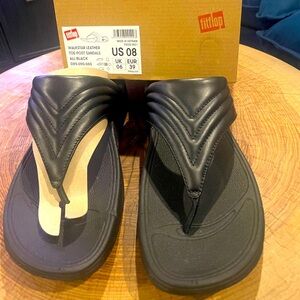 FitFlop Walkstar All Black Leather Toe-Post Sandals 8M NWT